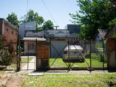 Casa en venta c/ cochera en Rafael Calzada