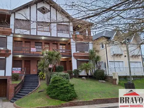 Departamento en venta c/ cochera patio y parrilla, en Zona Centro