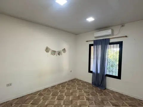 Casa en Alquiler con 1 cochera