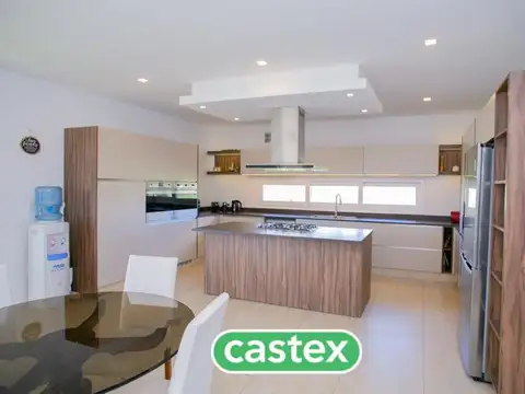 Casa en Venta en Countries y Barrios Cerrados en Ezeiza, USD 750.000