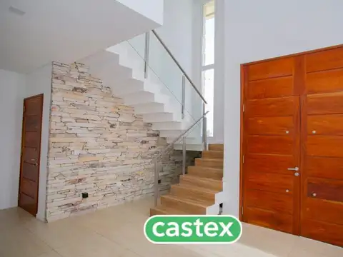 Casa en venta en barrio Terralagos, Cannig