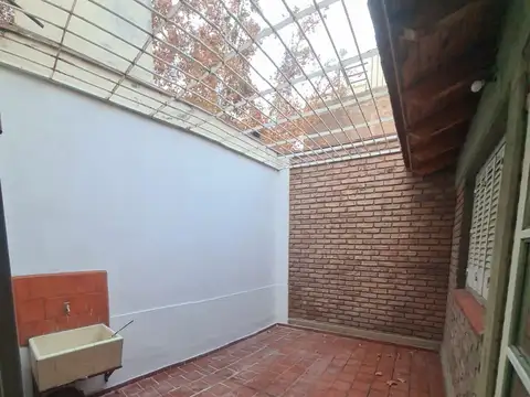 CASA CON 4 LOCALES COMERCIAL - PLAZA GODOY CRUZ