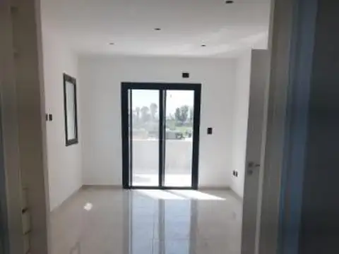 Casa Venta   Pilar del este  Santa Elisa  3 dormitorios lote bien central en dos plantas seguridad g