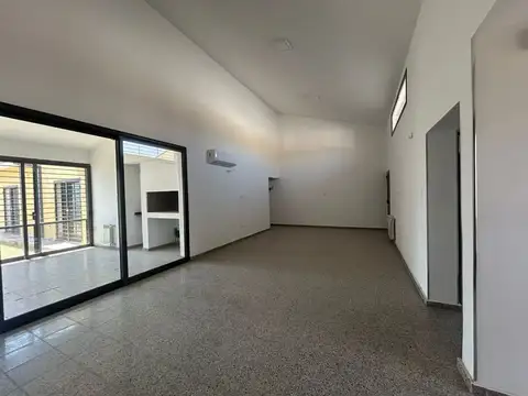 Casa 4 ambientes con 1 baño
