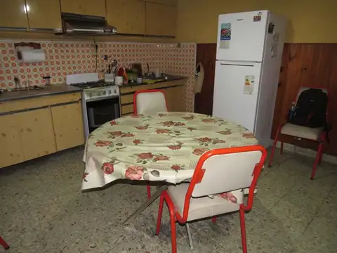 Casa 5 ambientes con 2 baños