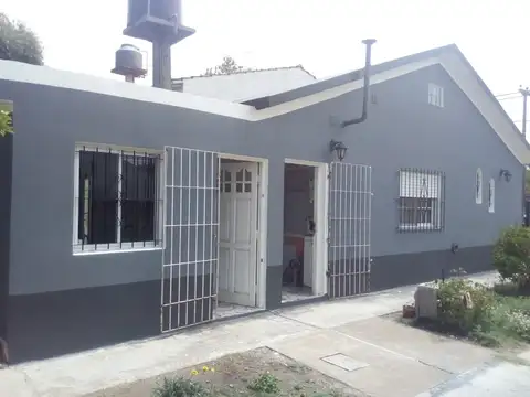 Casa 4 ambientes con 2 baños