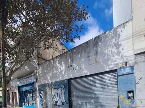 Galpón / Local comercial . Apto múltiples rubros.