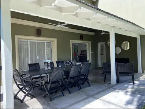 Casa en Venta con 7 cocheras