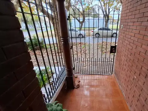 CASA 5 AMBIENTES VENTA LOMAS A REFACCIONAR