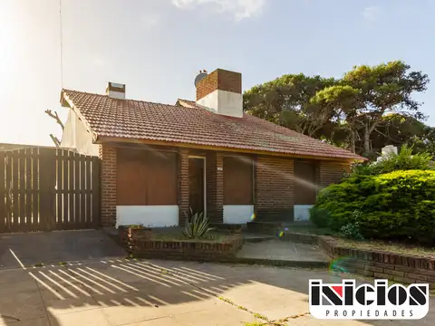 Chalet: Lebensohn N° 1566 E/ Yunque Y Ingenieros - El Silvio - C1046