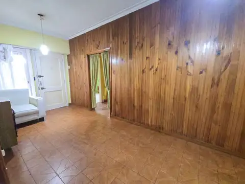 Chalet 3 amb. con dependencia y patio. Apto crédito- Rosales y Cerrito