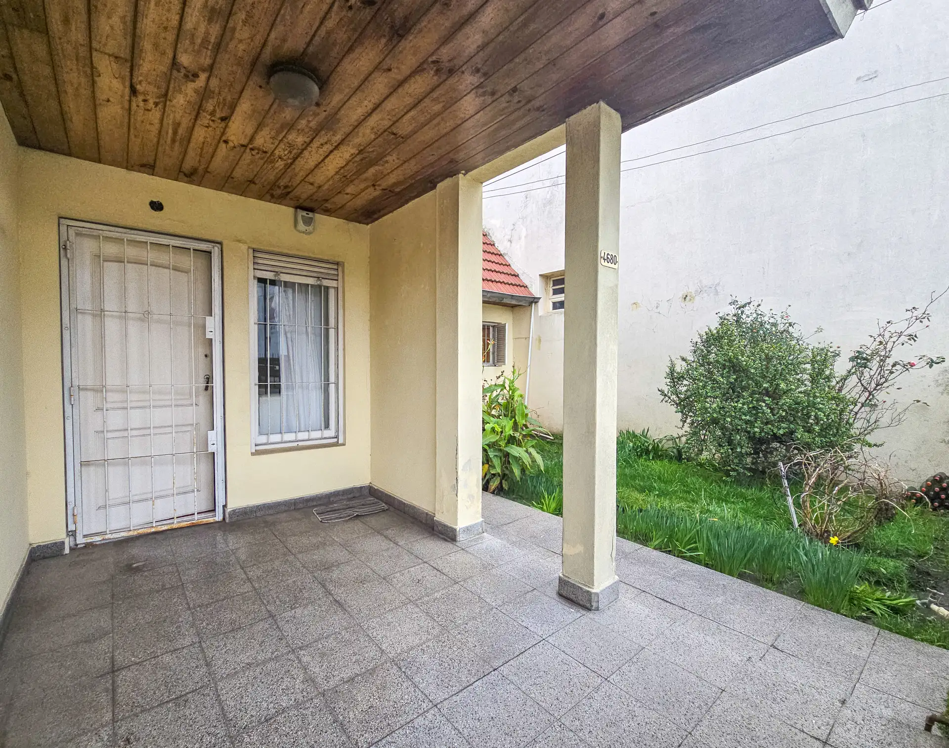 Chalet 3 amb. con dependencia y patio. Apto crédito- Rosales y Cerrito