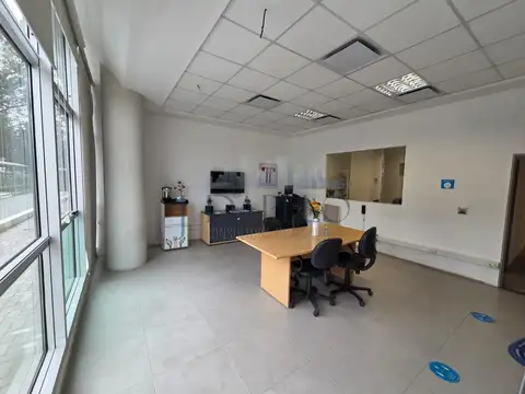 Ameneceres Office Planta Baja Excelente Estado