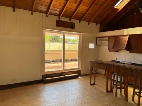 Depto Tipo Casa en Alquiler con 1 cocheras