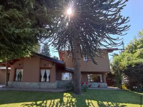 Amplia propiedad Urbana apto para todo uso. Ideal Residencia Universitaria