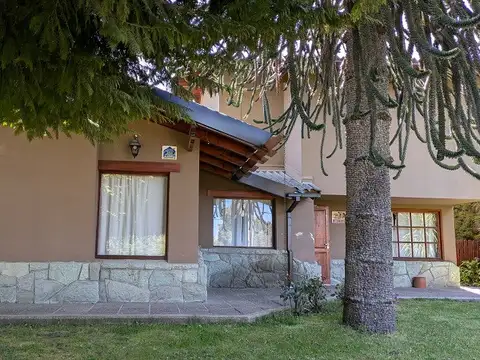 Amplia propiedad Urbana apto para todo uso. Ideal Residencia Universitaria