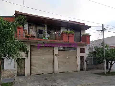 Galpón/local comercial en c/doble porton, baño y kitchenette