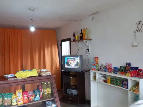 VENTA CASA CON LOCAL A REFACCIONAR PARQUE LICEO