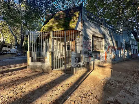 Retasada - Casa de 5 Ambientes - Vivienda o Uso Comercial - San Martín Centro