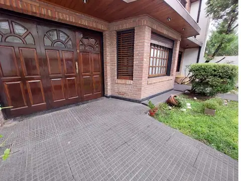 Casa 6 ambientes con 3 baños