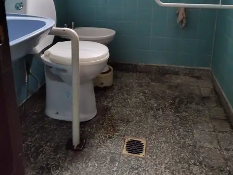 Casa 5 ambientes con 1 baño