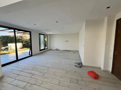 Casa 5 ambientes con 3 baños