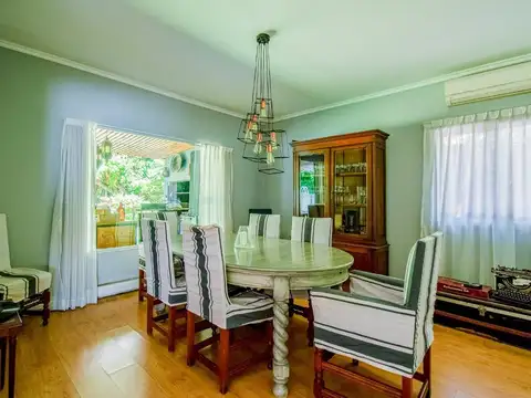 Casa 5 ambientes con 4 baños