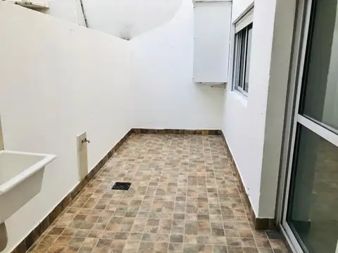 PH 2 AMB AMPLIO CON PATIO EN PLANTA BAJA- $650.000 + $50.000 EXPENSAS