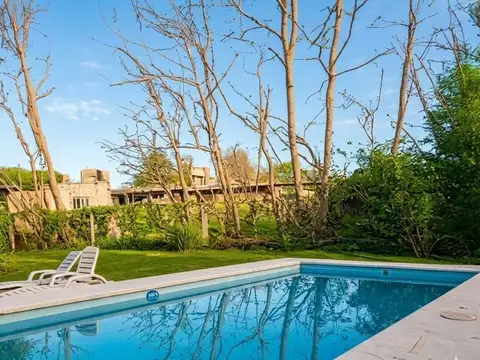 Casa amoblada  piscina y parque en tanti