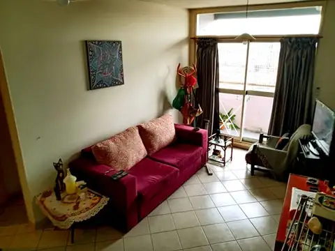 DEPARTAMENTO 2 AMBIENTES AL FRENTE CON BALCÓN. TORRES PUEYRREDÓN.