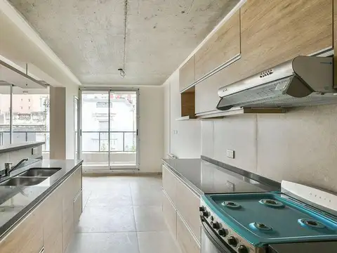 Departamento dos dormitorios con patio y cochera en venta  Pichincha