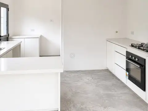 Casa 4 ambientes con 3 baños