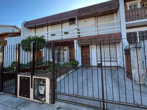 DUPLEX DE 3 AMBIENTES CON PATIO EN VILLA ADELINA