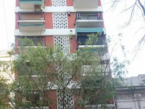 Av. Boedo 55: Alquilo: 2 amb. Amplio. Muy lum.Cocina y baño completos. Lavadero. Excelente ubicación