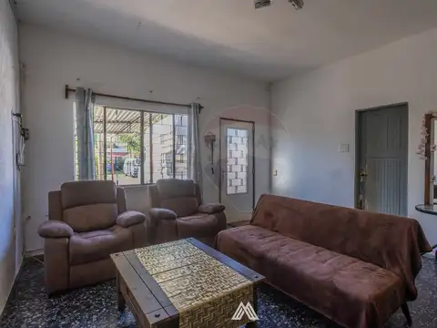 Casa en Venta con 2 cocheras