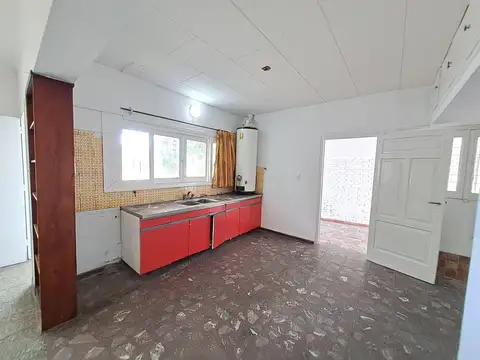 Casa 5 ambientes con 1 baño