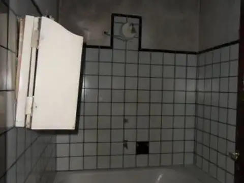 Casa 4 ambientes con 1 baño
