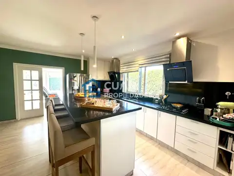Casa en Venta con 8 cocheras