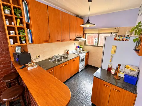 Casa 4 ambientes con 2 baños