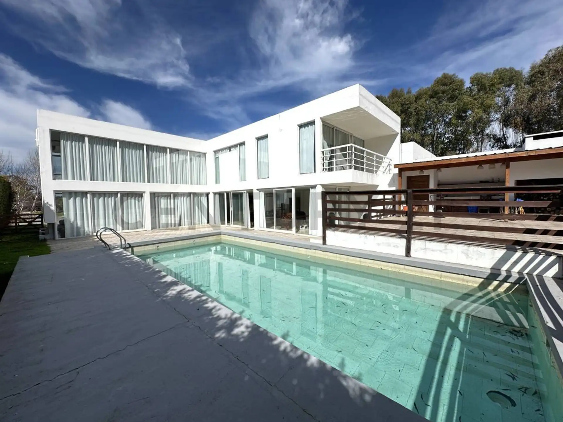 VENTA CASA 4 AMBIENTES PISCINA RUMENCO