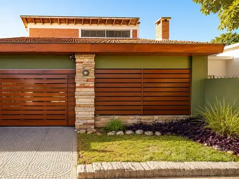 Casa en Venta 3 Dormitorios - Quincho - Jardin - Pileta en Castelar Norte