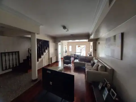 Casa en Venta con 3 cocheras