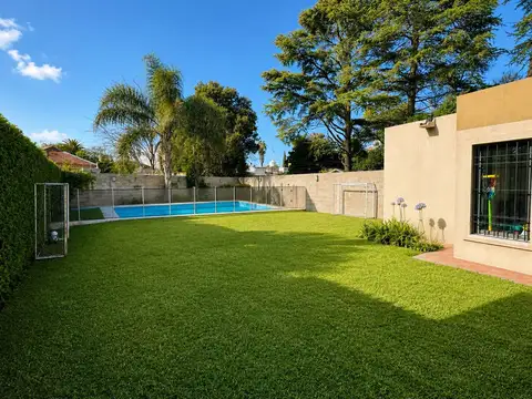 Venta Duplex housing Arguello con pileta