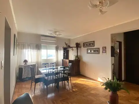 Departamento 4 ambientes con 2 baños