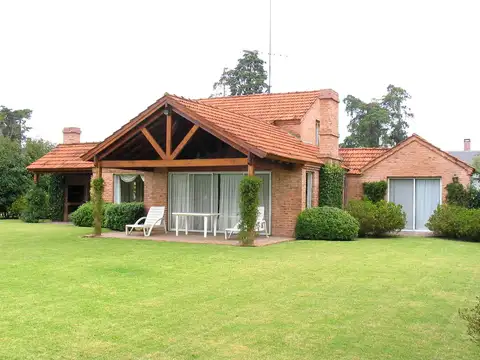 Casa en Alquiler en Martindale Country Club, USD 2.200