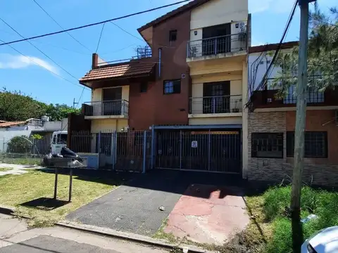 Casa PH en venta en Quilmes