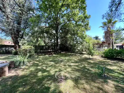 Chalet de 2 Dormitorios con Pileta en Venta, B. El Descanso - Anisacate