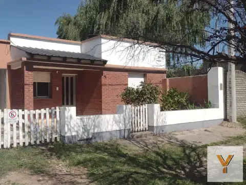 Casa en Venta - 3 Dormitorios 1 Baño - 300mts - Puan