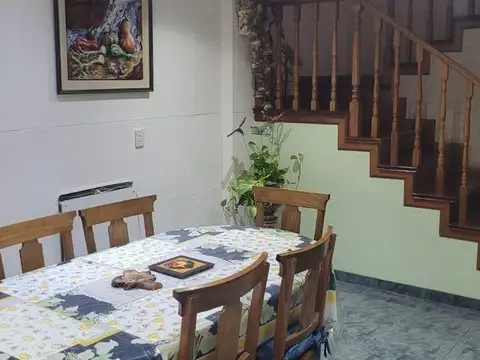 Casa 5 ambientes con 2 baños