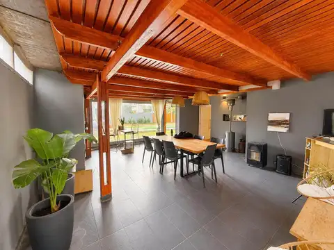 Casa en Venta con 2 cocheras
